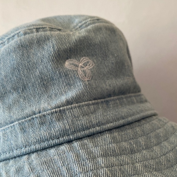 TNA Aritzia Sky Blue Denim Bucket Hat 100% Cotton - Picture 2 of 7
